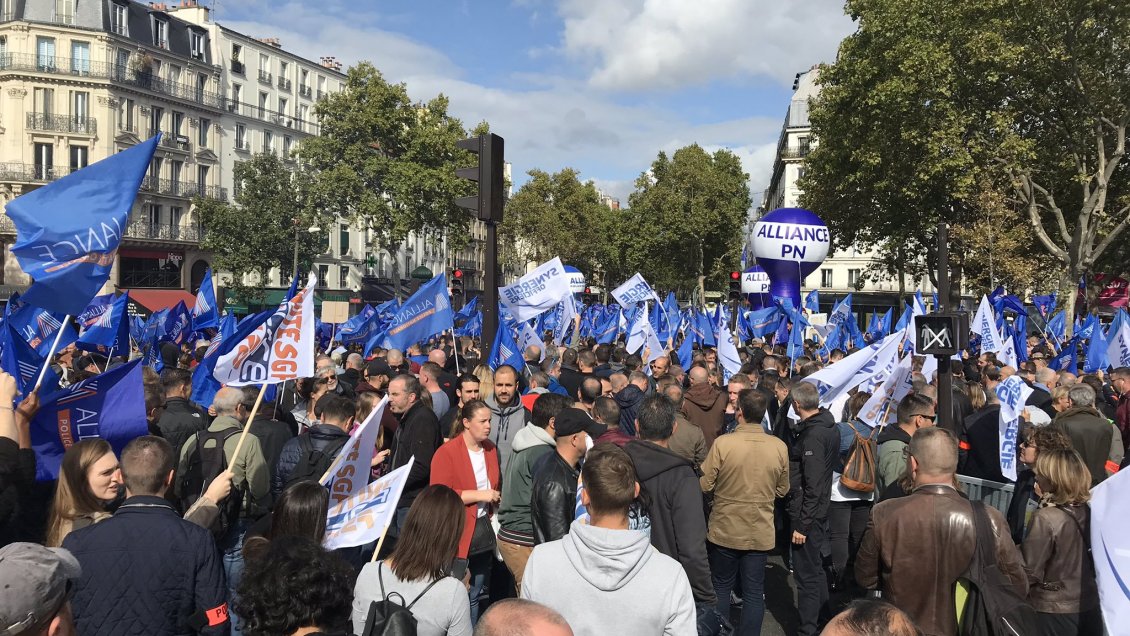 ¿Por qué se están suicidando los policías franceses?