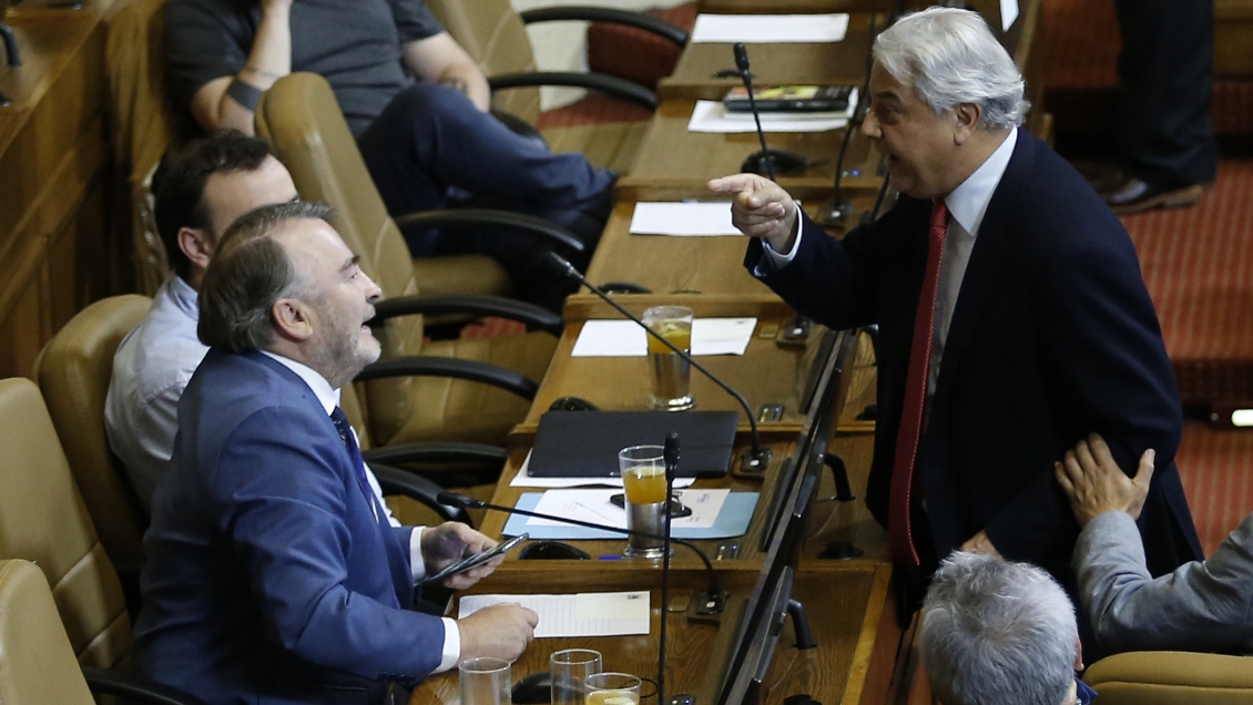 Auth insiste en que no renunciará y enrostró a Naranjo su voto en contra de ley de divorcio