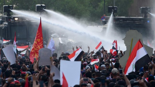 Protestas y represión en Bagdad dejan 12 muertos y casi 800 heridos