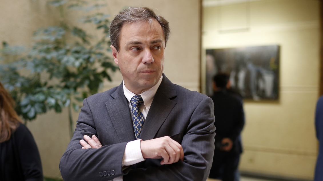 Diputado RN pagó deudas con dinero que el Congreso le pasó para arrendar un auto