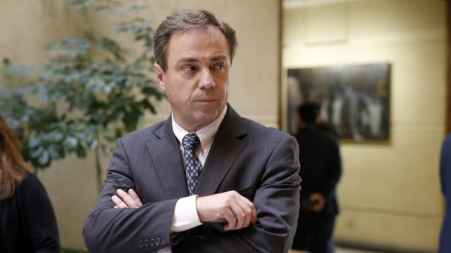 Diputado RN pagó deudas con dinero que el Congreso le pasó para arrendar un auto