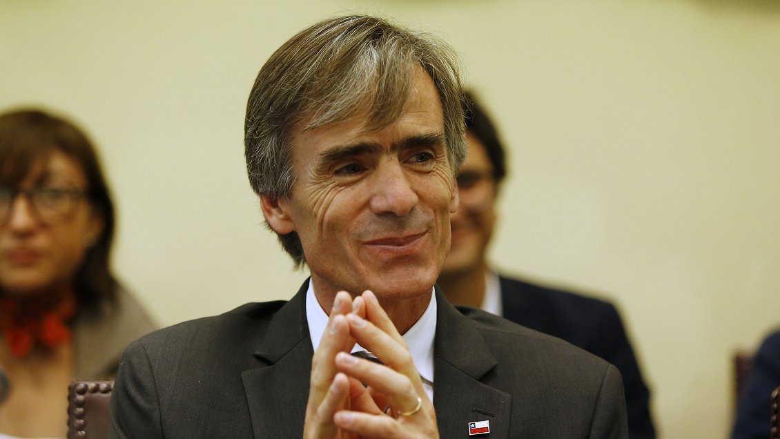 Ex ministro que no leía novelas lanzó cuento infantil