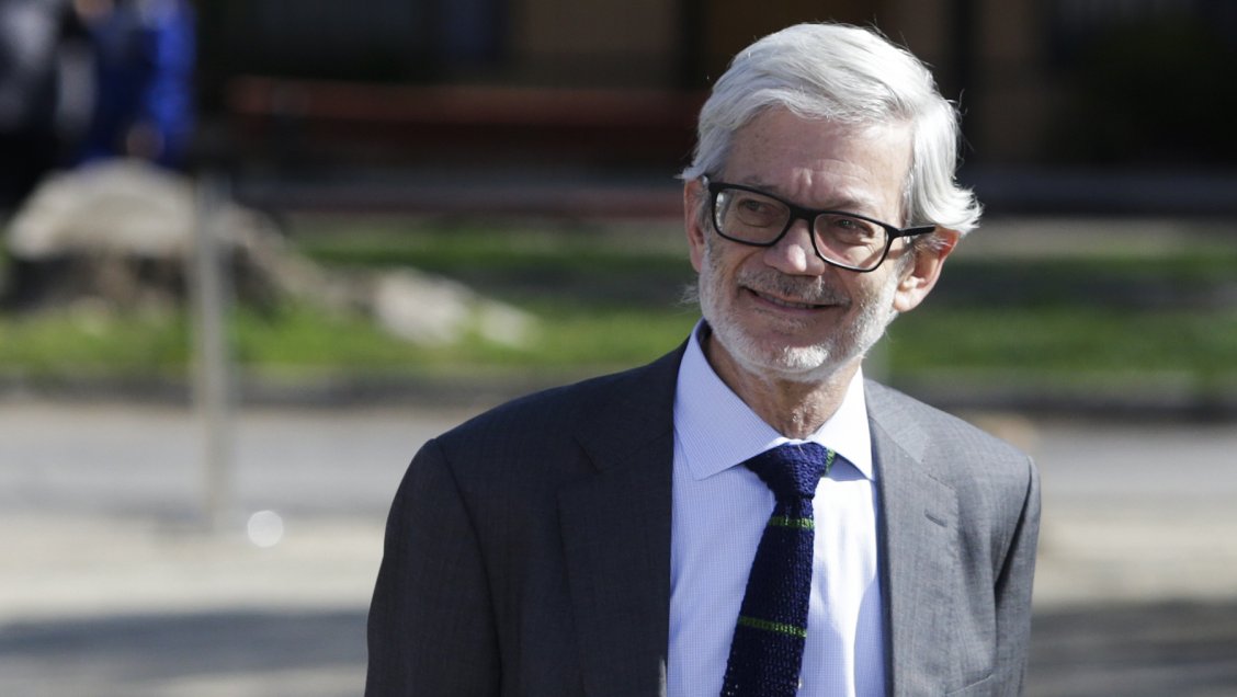 Fontaine defendió alzas de la luz y el transporte: La alternativa sería deteriorar el servicio