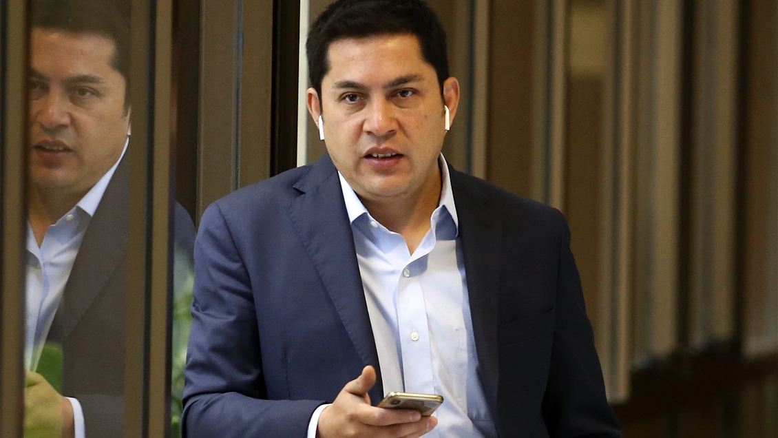 Diputado propuso cárcel para quienes orinen o defequen en la vía pública