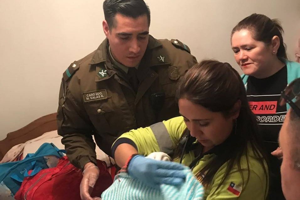 Carabinero de Chillán prestó asistencia a embarazada que dio a luz a su bebé en casa