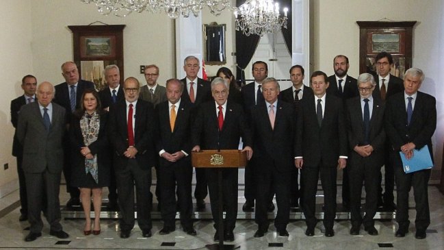 Piñera convocó a tres ex ministros de oposición a mesa técnica por reducción de jornada laboral