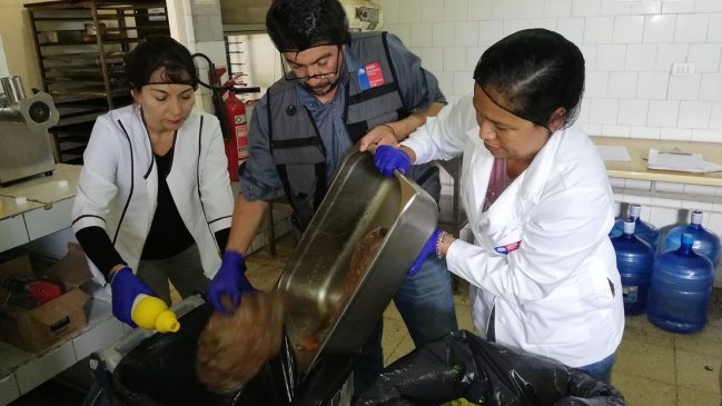 Seremi de salud de Arica clausuró restorán por deficiencias en el área en la cocina