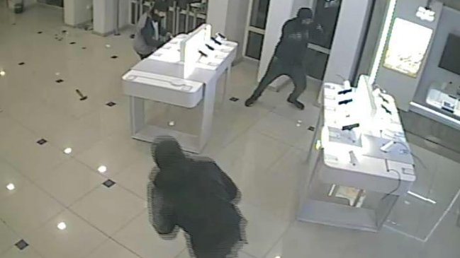 Detienen a menor de 15 años tras robo a sucursal telefónica en Iquique
