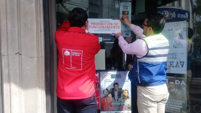 Vendían de todo y sin permiso: Prohíben funcionamiento de tres malls chinos en Concepción