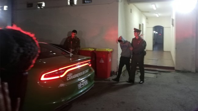 Tres detenidos, incluidos dos menores, tras asalto a conductor en Peñalolén