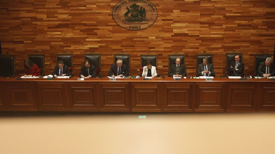 Huenchumilla apunta a reformar el Tribunal Constitucional tras pugna con la Corte Suprema