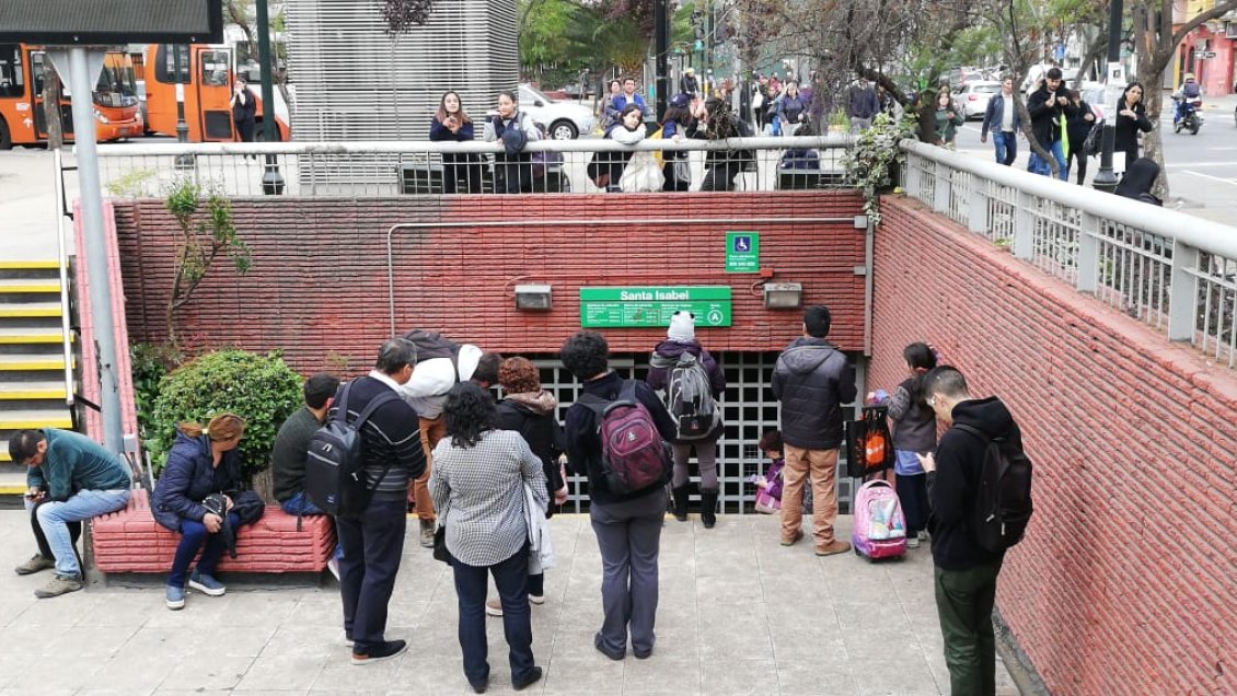 Manifestación de secundarios obligó a cerrar estaciones del Metro