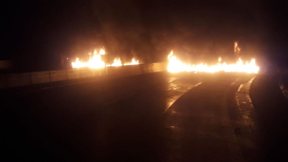 Pescadores artesanales del Biobío instalaron barricadas en rieles del Biotrén