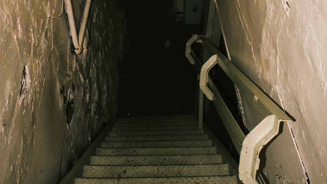 Encuentran a familia que vivía hace nueve años en un sótano esperando 