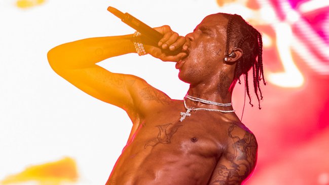 Travis Scott se rompe la pierna en pleno show y médicos evalúan cirugía