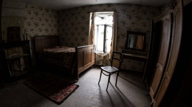 Joven lleva encerrada 16 años en su casa sin luz ni agua