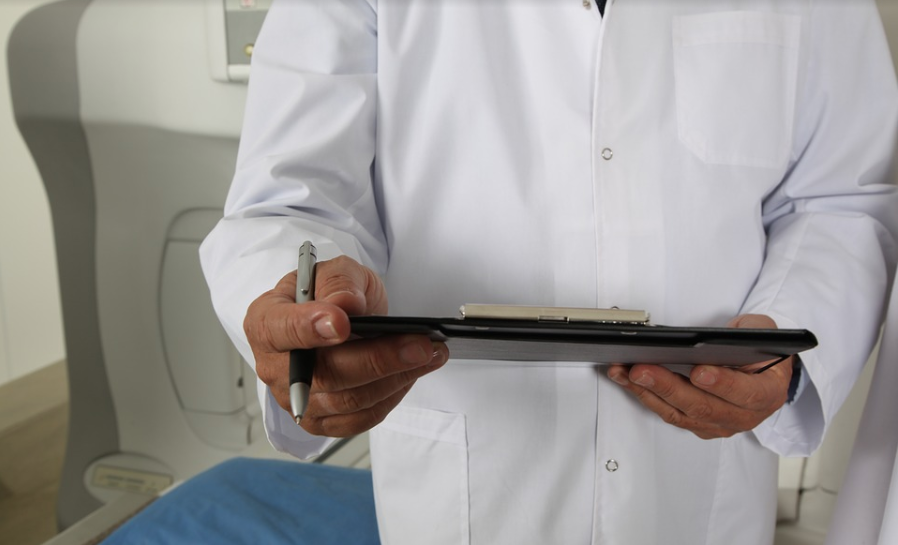 Presidente del Colegio Médico de Valparaíso renunció en medio de escándalo financiero