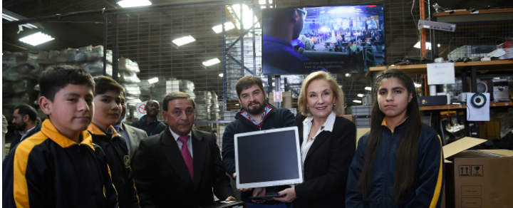 La Araucanía: Entregan 900 computadores rearmados y con baterías recicladas a colegios vulnerables