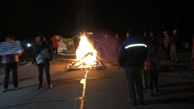 Vecinos de Huelden cortaron la Ruta 5 en Chiloé en nueva protesta por relleno sanitario