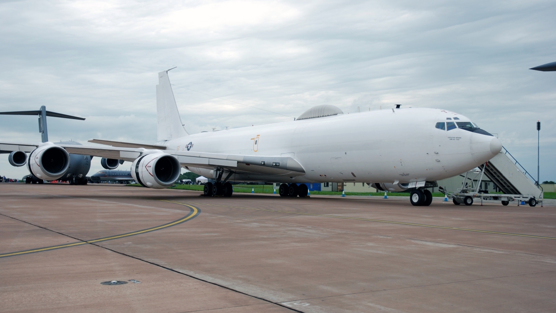 Avión de EEUU diseñado para una guerra nuclear sufrió severos daños por un ave