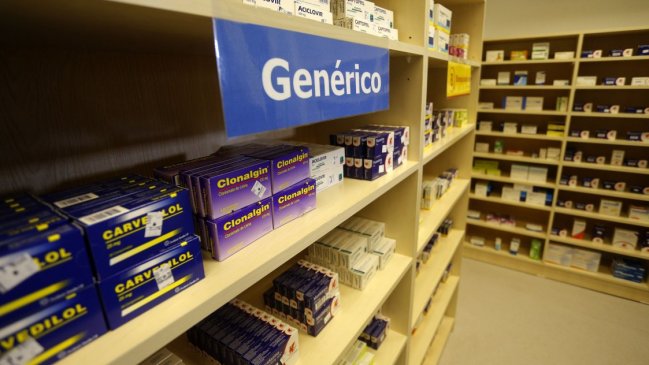 Medicamentos siguen más baratos en farmacias comunales pese a convenio de Fonasa