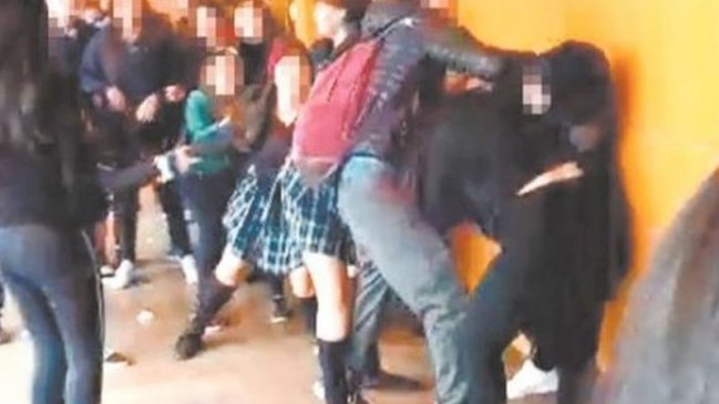 Liceo canceló ceremonia de premiación de cuartos medios tras incidentes en el Día del Profesor