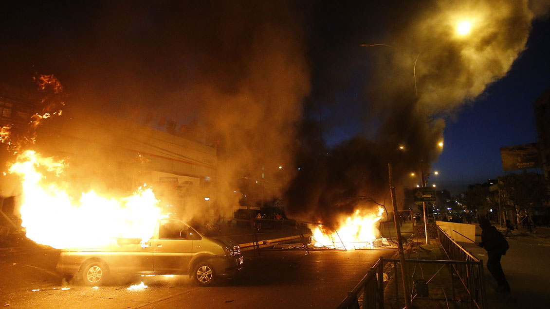 Gobierno confirmó ocho muertos en incendios durante protestas en Santiago