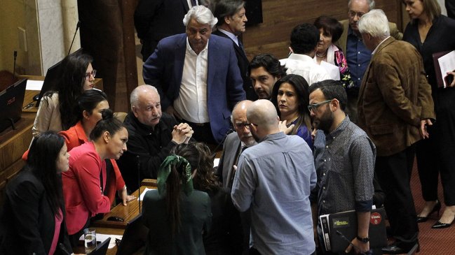 Críticas del PC y Frente Amplio marcaron sesión extraordinaria en la Cámara