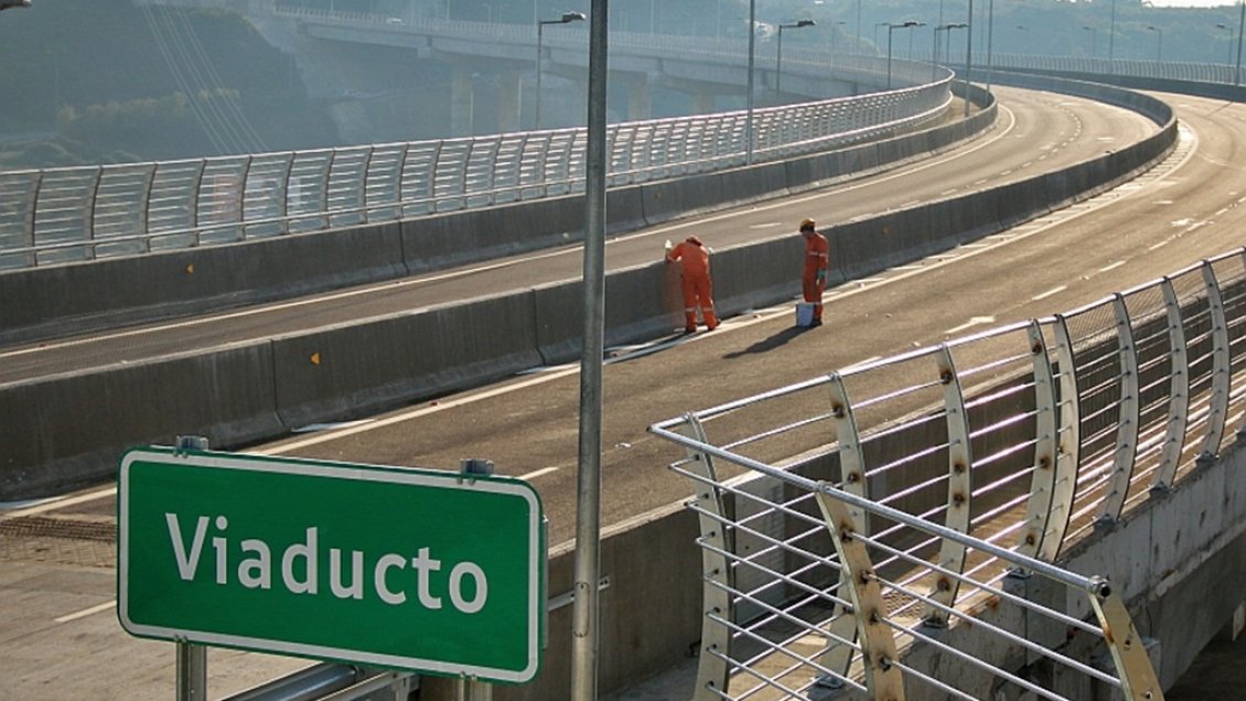 Carabinero rescató a mujer que intentaba lanzarse al vacío en Puerto Montt