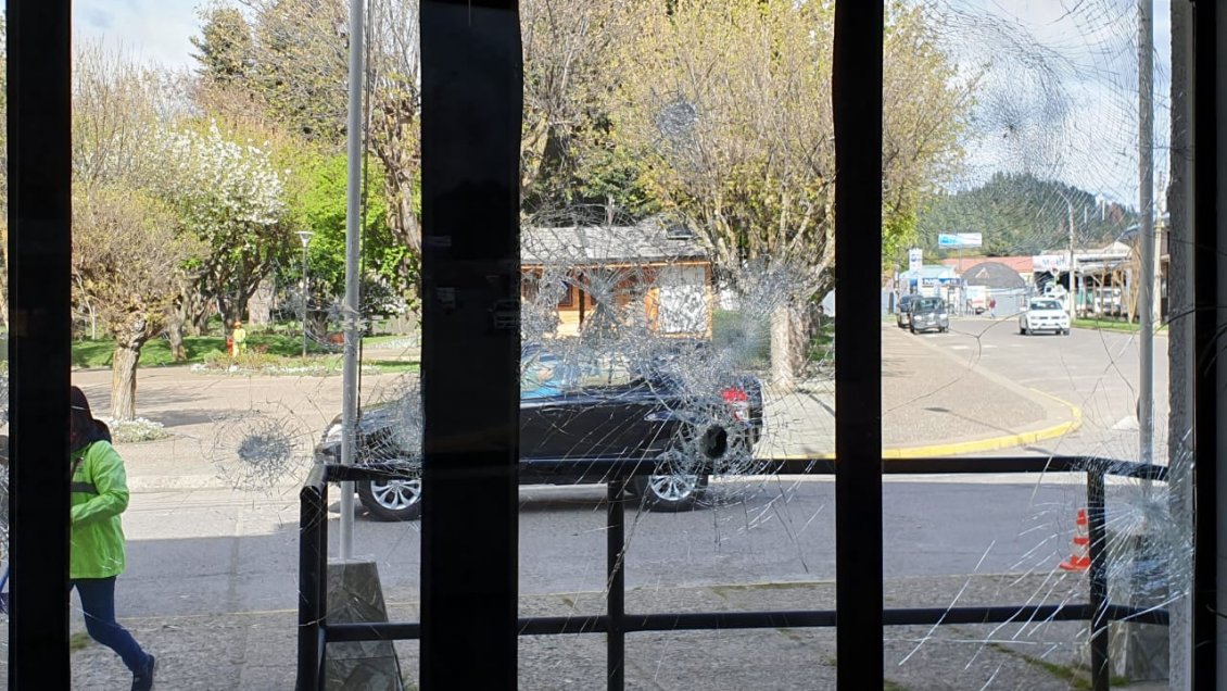 Manifestaciones en Coyhaique terminaron con 15 personas detenidas y 12 edificios con daños