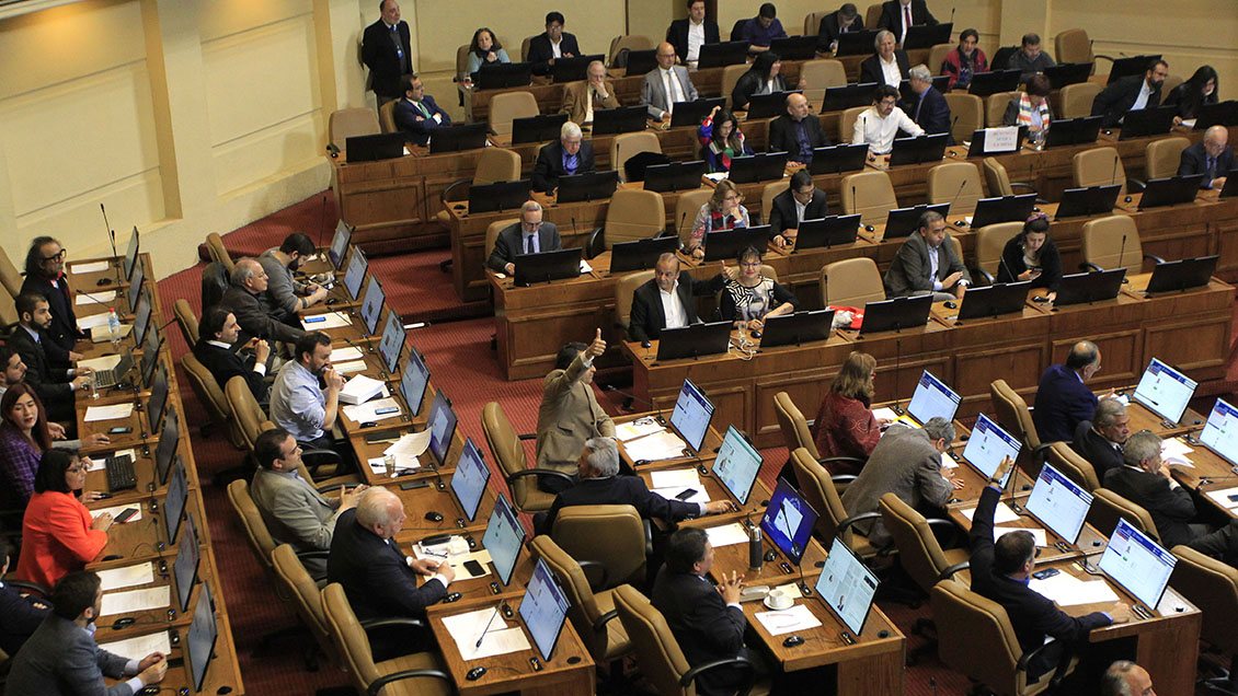 Cámara de Diputados aprobó proyecto que suspende alza de tarifa del Metro