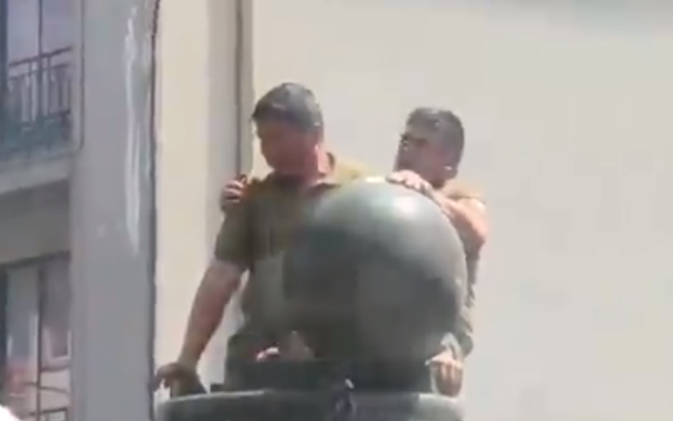 Carabineros debieron salir de emergencia de carro en Concepción