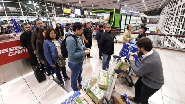 Cientos de viajeros atrapados en el Aeropuerto de Santiago