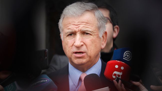 Ministro de Hacienda: Medidas se financiarán con déficit fiscal y reasignaciones