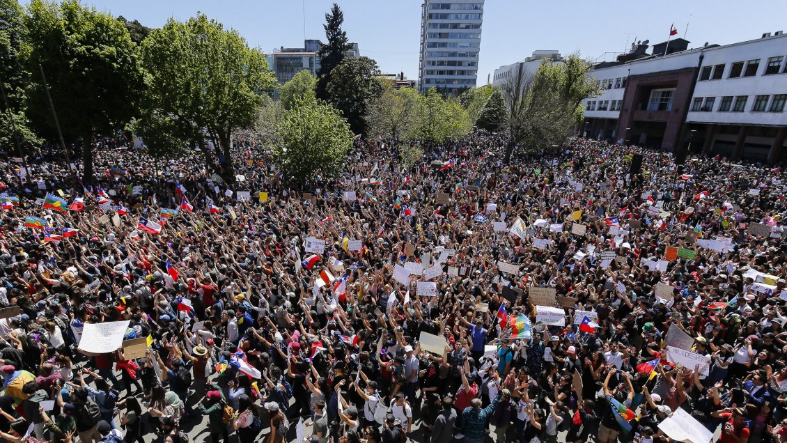 Masivas Y Pacíficas Marchas Marcan El Quinto Día Del Estallido Social ...