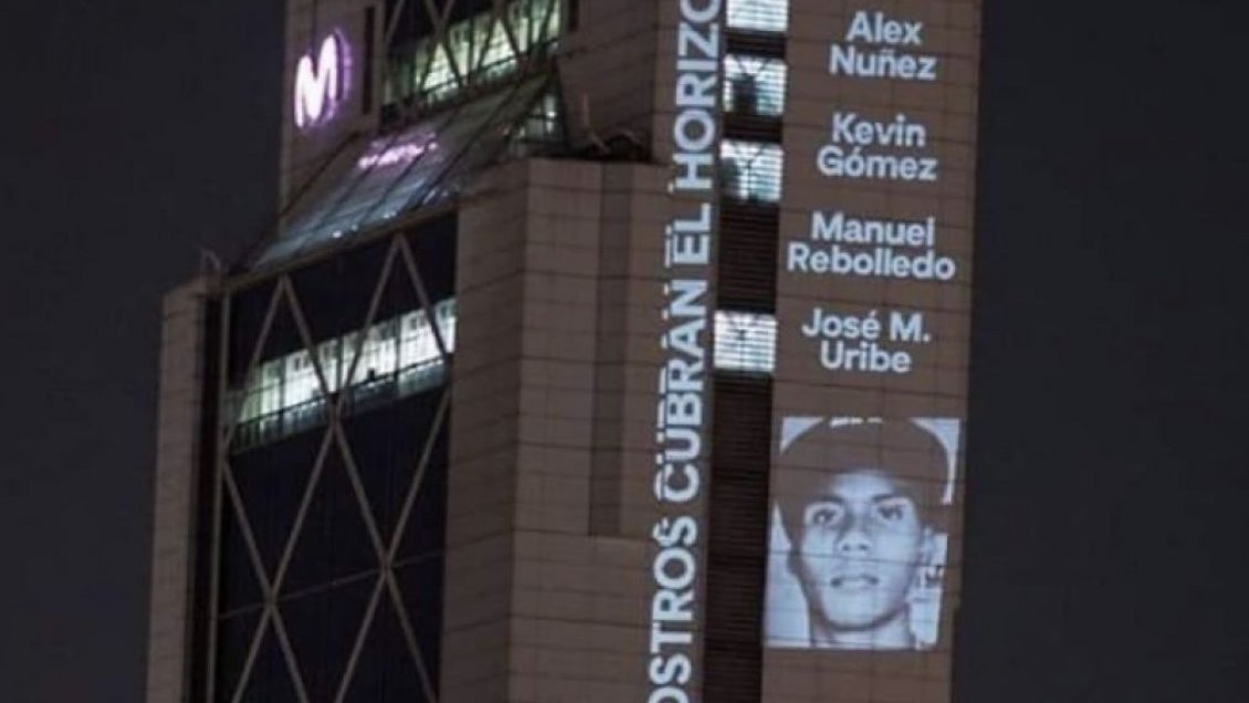 Ellos son los responsables de las proyecciones de la Torre Telefónica