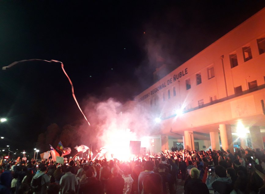 Chillán sin imposibles: Barristas de Colo Colo y la Universidad de Chile marcharon juntos