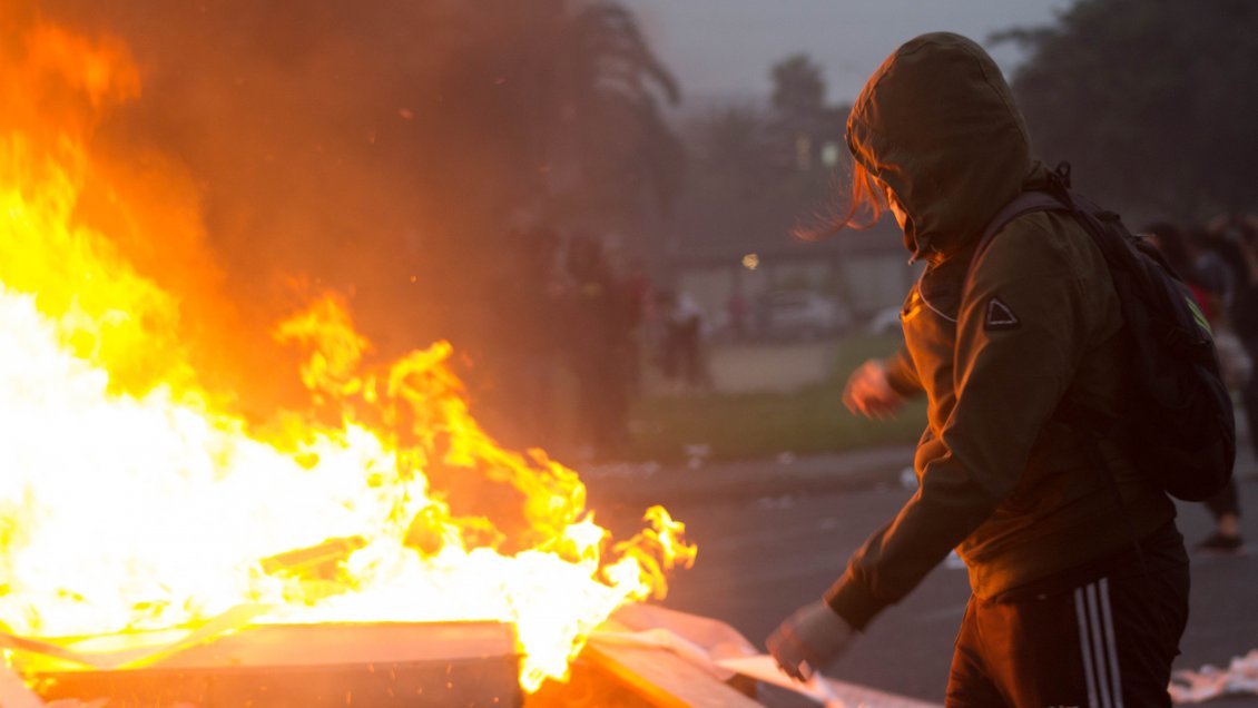 La Serena: Manifestaciones pacíficas se empañan con vandalismo en ruta 5