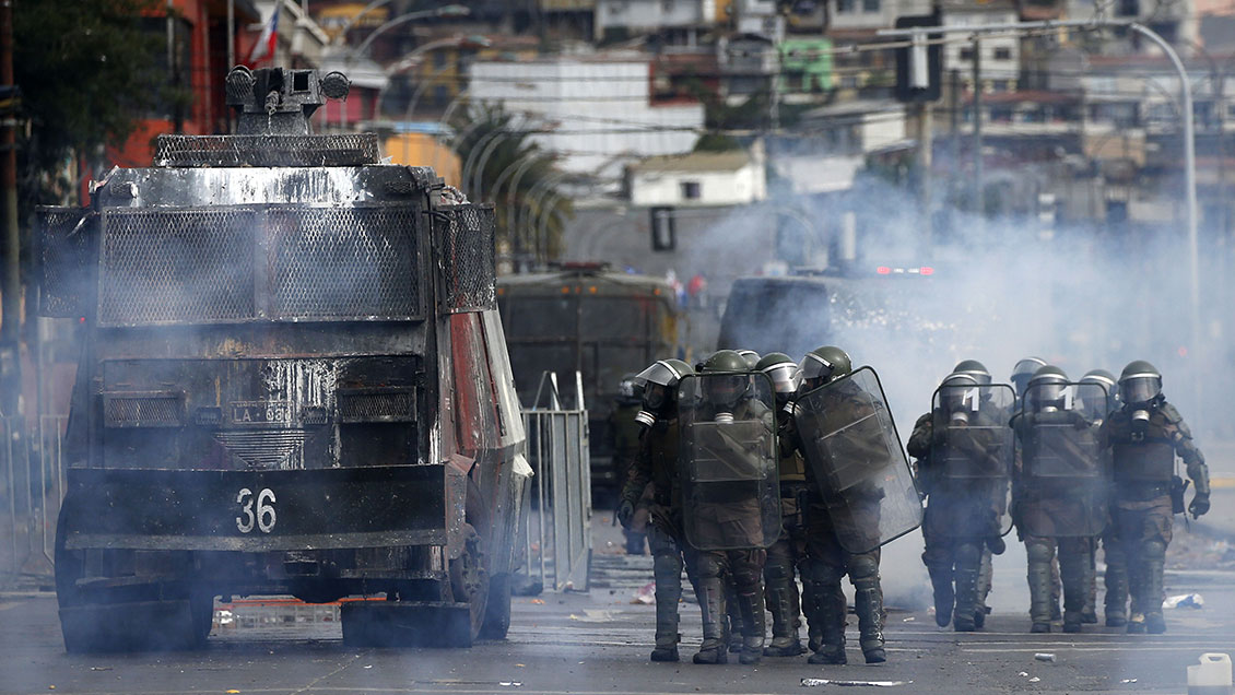 Sharp fustigó actuar de Carabineros en masiva marcha: 