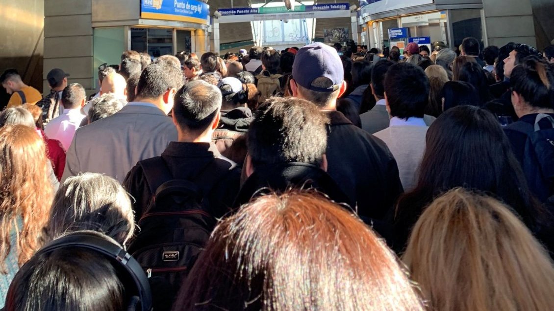 Reapertura parcial de Línea 4 no evita colapsos y horas de viaje desde el suroriente de Santiago
