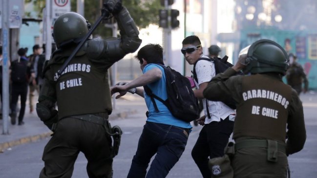 Carabineros abrió 14 sumarios para investigar responsabilidades por violencia policial