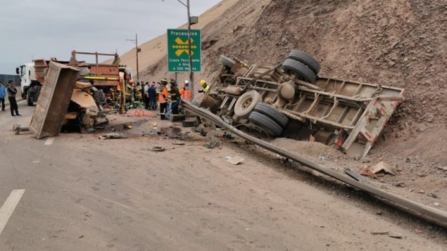 Conductor falleció tras volcamiento de camión en ruta que une Iquique con Alto Hospicio