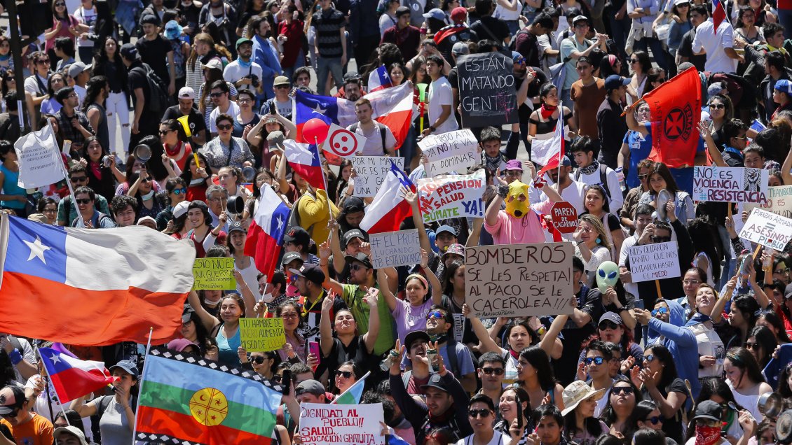Parlamentarios británicos: Crisis social en Chile tiene su origen en tres décadas de desigualdad