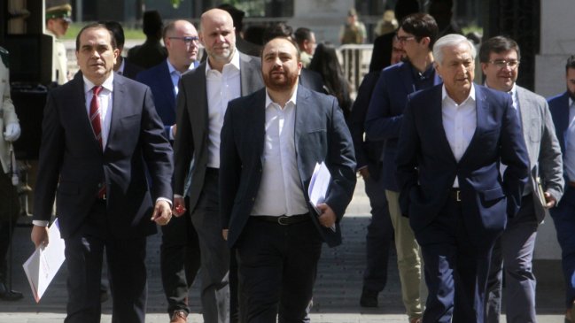 Oposición tras reunión con el Gobierno: Sin nueva Constitución el diálogo es inconducente