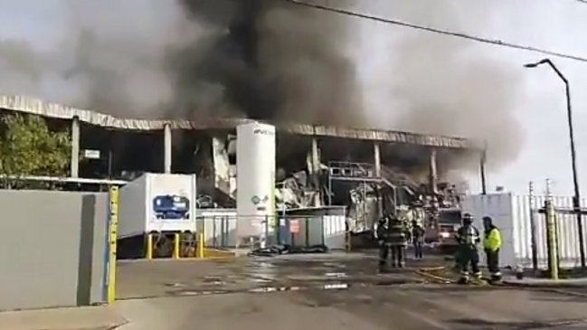 No había trabajadores: Incendio en Pudahuel dejó bodega destruida