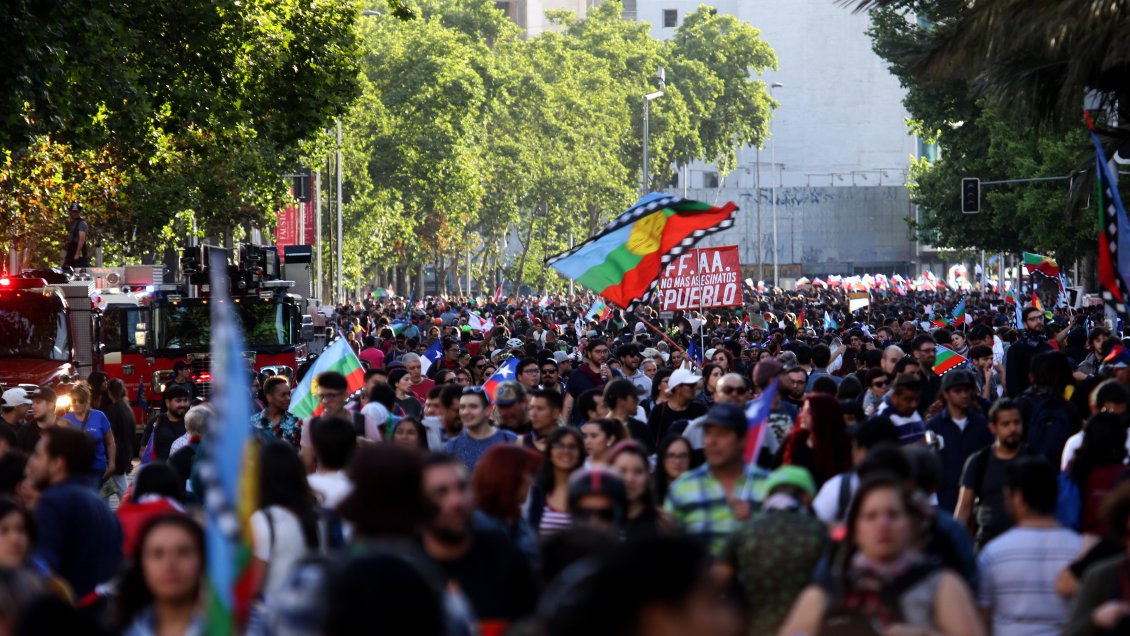 Dirigentes políticos y sociales buscan salida a crisis social en Chile