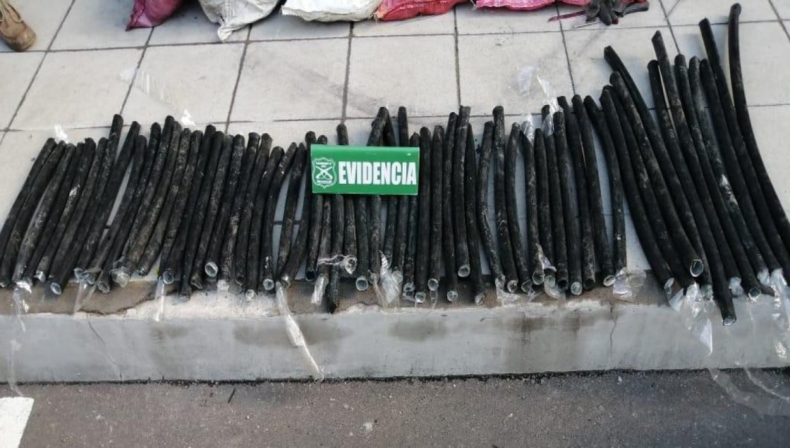 Evitaron un control policial, los detuvieron y les encontraron 150 kilos de cables robados