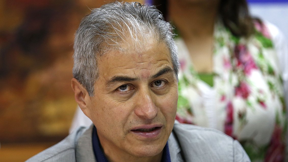 Colegio de Profesores recurrirá a la Justicia por vigilancia de Carabineros