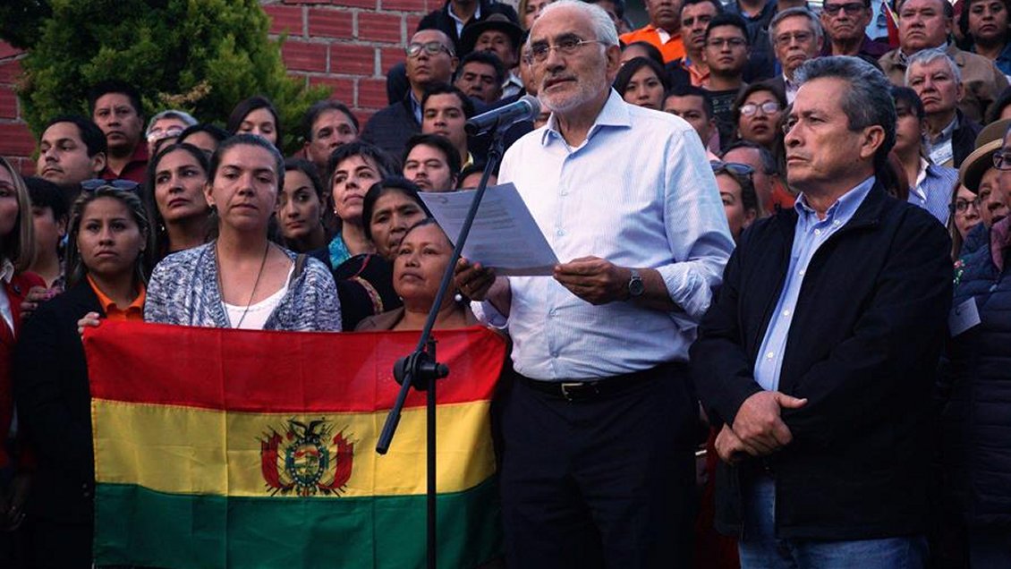 Mesa acusa a Morales de llevar al límite a Bolivia por no querer renunciar
