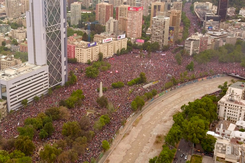 Amigos y radios: La información más confiable en medio del estallido social